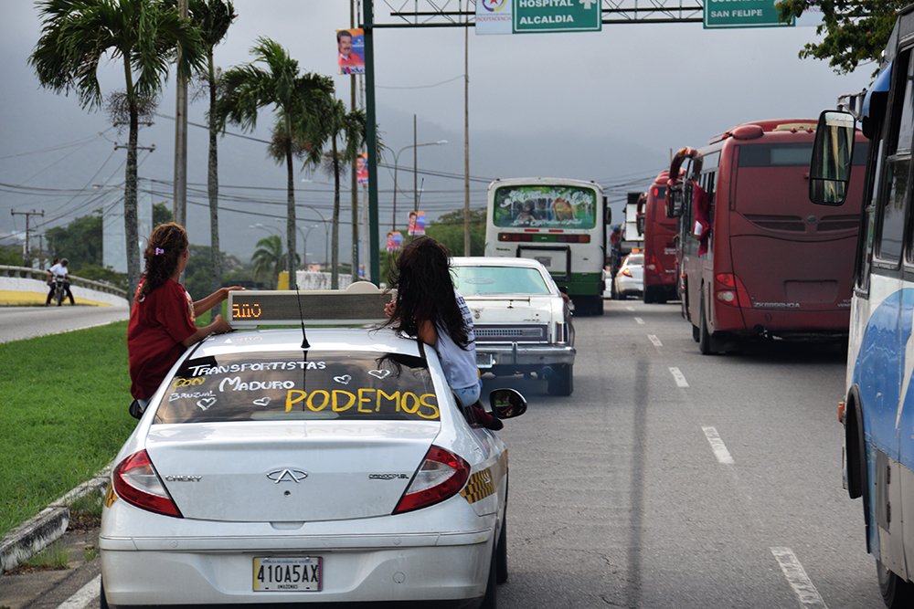 GobiernoYaracuy's tweet photo. #EnFotos| Sector transporte de #Yaracuy realizó caravana del #Triunfo en apoyo al candidato del Frente Amplio de la Patria @NicolasMaduro https://t.co/KkkMZvooYf