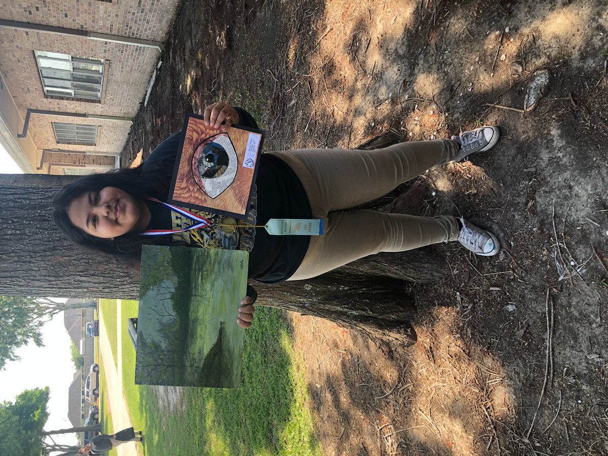 EMHSPatriots's tweet photo. Congratulations to freshman Vanessa Valadez on winning first place and honorable mention awards at the parish talented art show! https://t.co/ItmfTY6Wyi