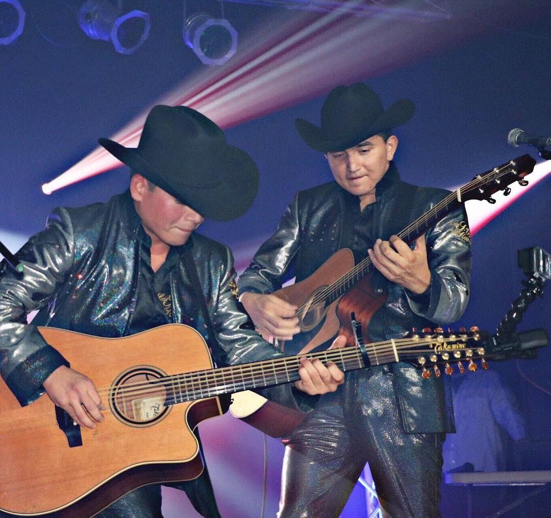 De las primeras tocadas juntos como @losplebesdelrancho_oficial @josemanuel_oficial