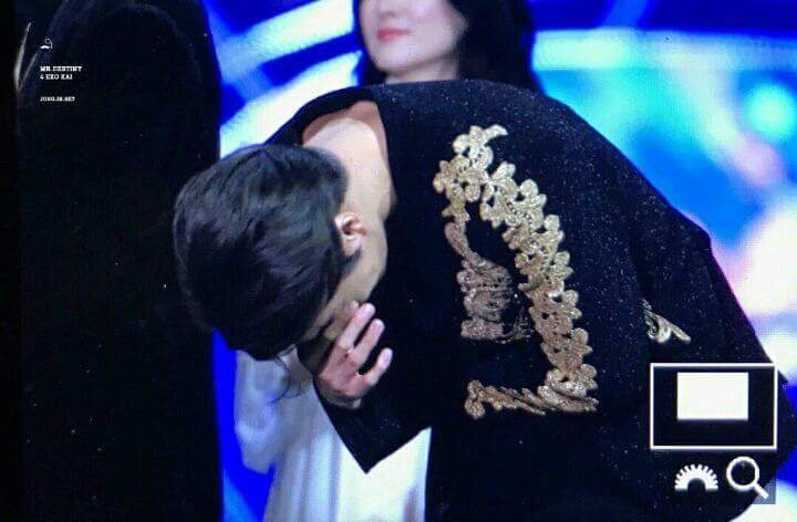 zerobaseonet's tweet photo. mama 2017, never forget how tragic that day was, how mnet disrespected EXO in one night, we all witnessed how EXO and EXO-Ls cried because MNET's a bullxhit. that's it, the worst day ever for us. yet the most memorable bcs you'll see the strong bond between us and EXO. https://t.co/NGDH5QWw5C