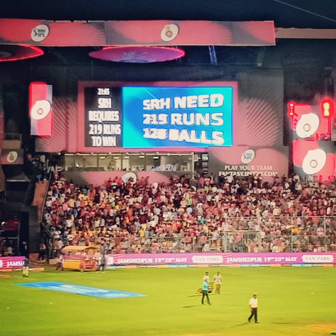 dhempe's tweet photo. SRH has their task cut out if they want to get 219 runs in 120 balls.. Brilliant batting by RCB in the last home match this season.. Best batting of the season.. Thanks to #FunCaptain @CaptainMorganIN for this wonderful experience.. #DhempeNivyTravels #MacroTraveller https://t.co/bJm4mzXA1Y
