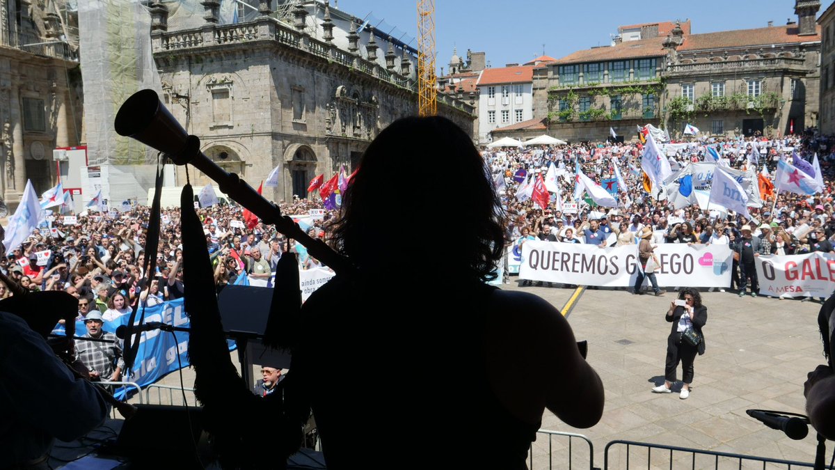 GZ_Foto's tweet photo. Adianto da nosa galería da manifestación de #QueremosGalego . Polo dereito a vivirmos en #EnGalegoDíaADía ! https://t.co/jwm6MncAfU