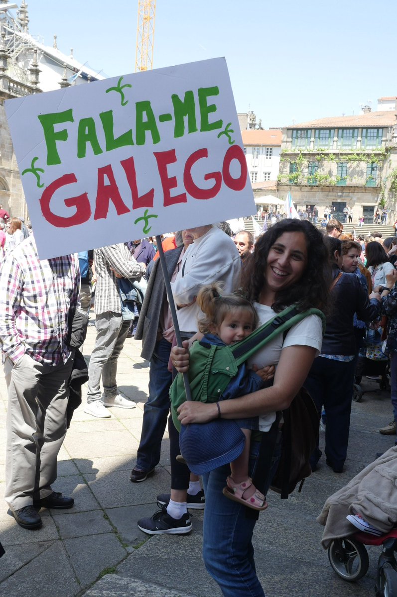 GZ_Foto's tweet photo. Adianto da nosa galería da manifestación de #QueremosGalego . Polo dereito a vivirmos en #EnGalegoDíaADía ! https://t.co/jwm6MncAfU