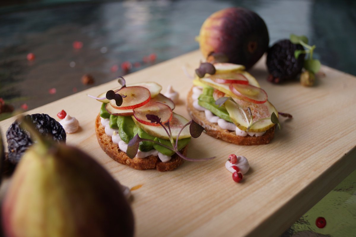 Looking for a great lunch but don't have a lot of time? We offer a delicious Express Menu that is big on taste but not on time, so you can still enjoy all the great choices we have to offer and get back to your meeting with lots of time to spare. Grab a friend and come join us!