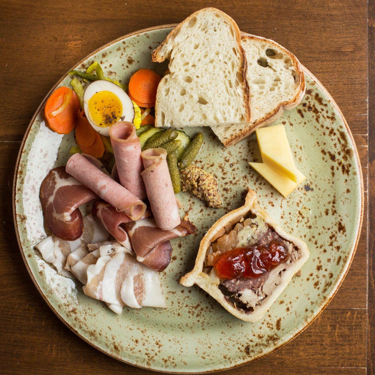 Raven & Rose tweet media