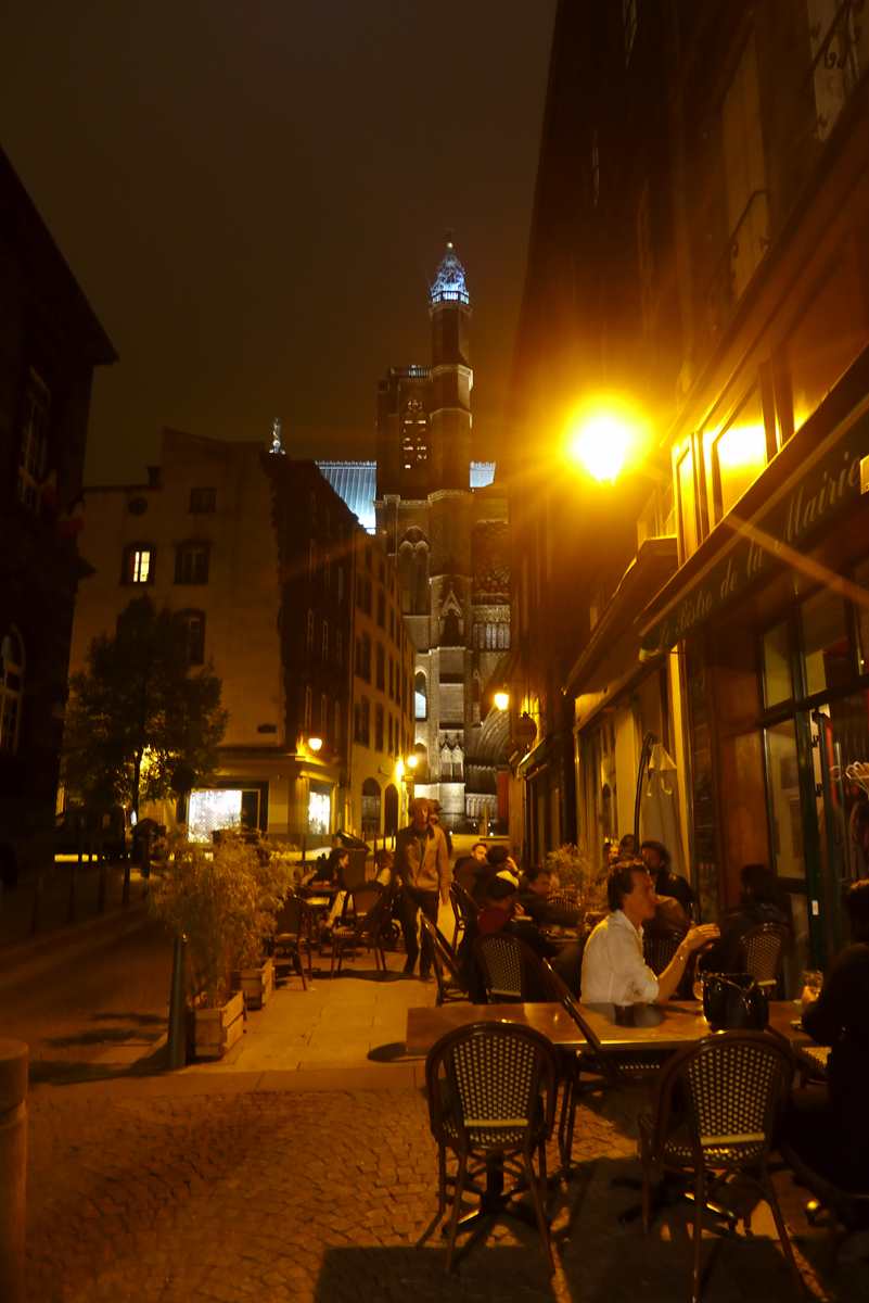 addi33510's tweet photo. Cathédrale eet rue de Clermont Ferrand la nuit https://t.co/tSeAM39don