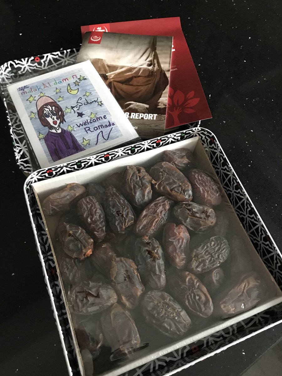 MubashshirF's tweet photo. @TheDatesProject Thanks to my cousin who just hand delivered some dates ready for Iftar. #Dates4Syria #Ramadan a time for charity #TimeToGive #LoveThisTimeOfTheYear https://t.co/BrqvHqA6lR