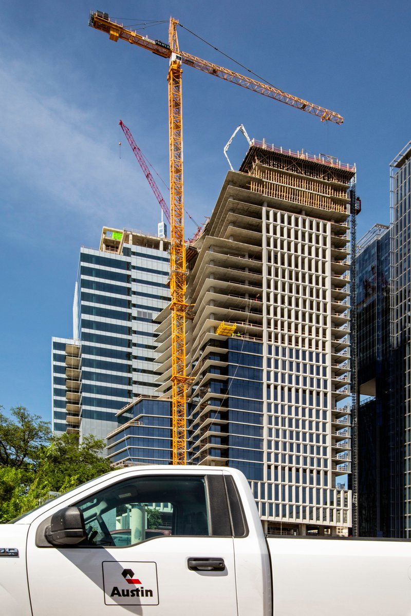 AustinCML's tweet photo. Check out some of the amazing progress at the Austin Proper Hotel & Residences project in Austin, TX! The 32-story tower is aiming for LEED Gold construction sustainability and will be a landmark building in the heart of Austin's 2nd Street District when complete.
#AustinProper https://t.co/BCEzaPale6