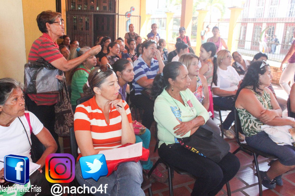 BolivarBarinas's tweet photo. De #Nacho4f Mujeres del #McpioBolivar reunidas con el banco Bicentenario del pueblo para optar a creditos y financiamientos productivos #MinMujer #MujeresAlPoder https://t.co/d5PFcV2jSl