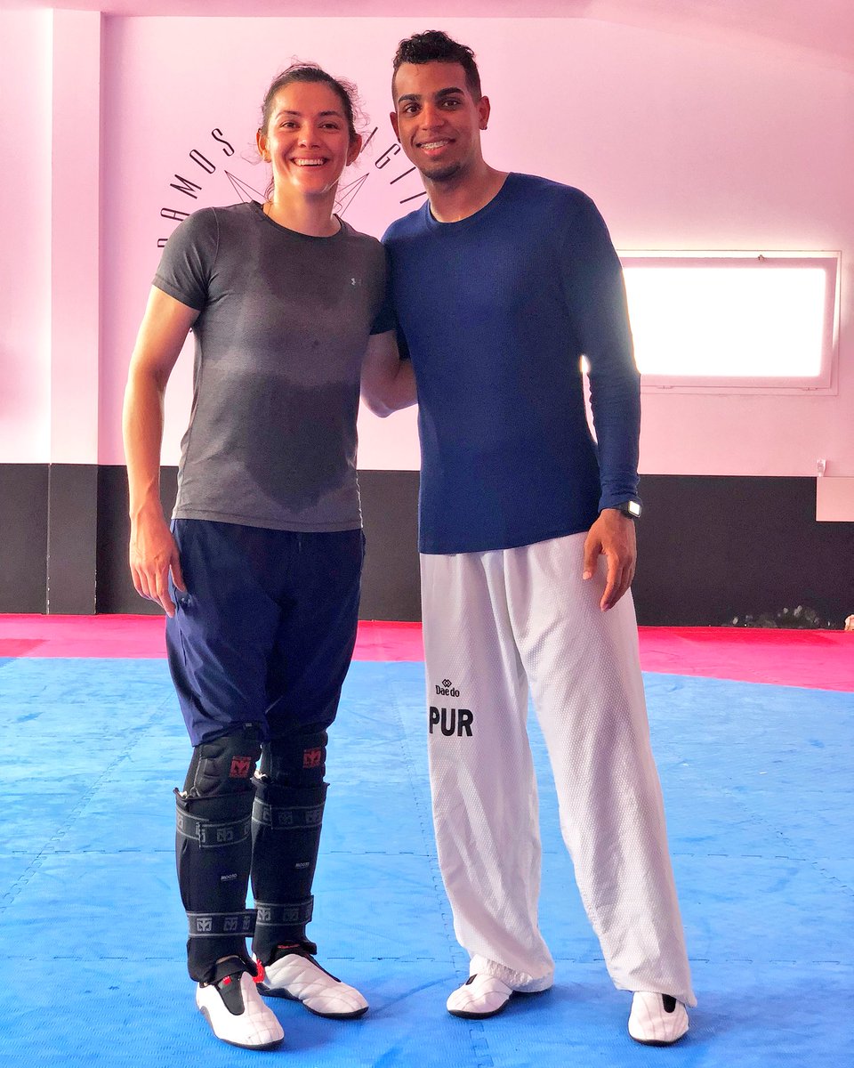 elvisbarbosa66's tweet photo. Siempre es bueno estar rodeado de gente exitosa. Aquí una foto con una gran persona y sobre todo Triple medallista Olímpica.🥇🇲🇽🇵🇷 Cada día preparándo fuerte para los próximos compromisos. A tope!💪🏾💯👊 #Taekwondo #workhard #motivation #goals18_20 #baq18🔜🏆 #equipopur🇵🇷 https://t.co/VqGFnuFin9