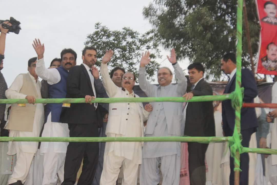 PPP_MediaMalir's tweet photo. سابق صدر شریک چیئرمین پاکستان پیپلزپارٹی جناب آصف علی زرداری کی لاہور میں کارکنوں سے خطاب۔

کچھ لوگوں نے اقتدار کی خاطر ملکی سالمیت کو داو پر لگا دی۔ آصف زرداری

نوازشریف 30 سال تک اسٹیبلشمنٹ کے کندھوں پر سیاست کرتے رہے چھانگا مانگا کی سیاست کا آغاز بھی انھوں نے کیا۔ آصف زرداری https://t.co/Joi0IUPfbV
