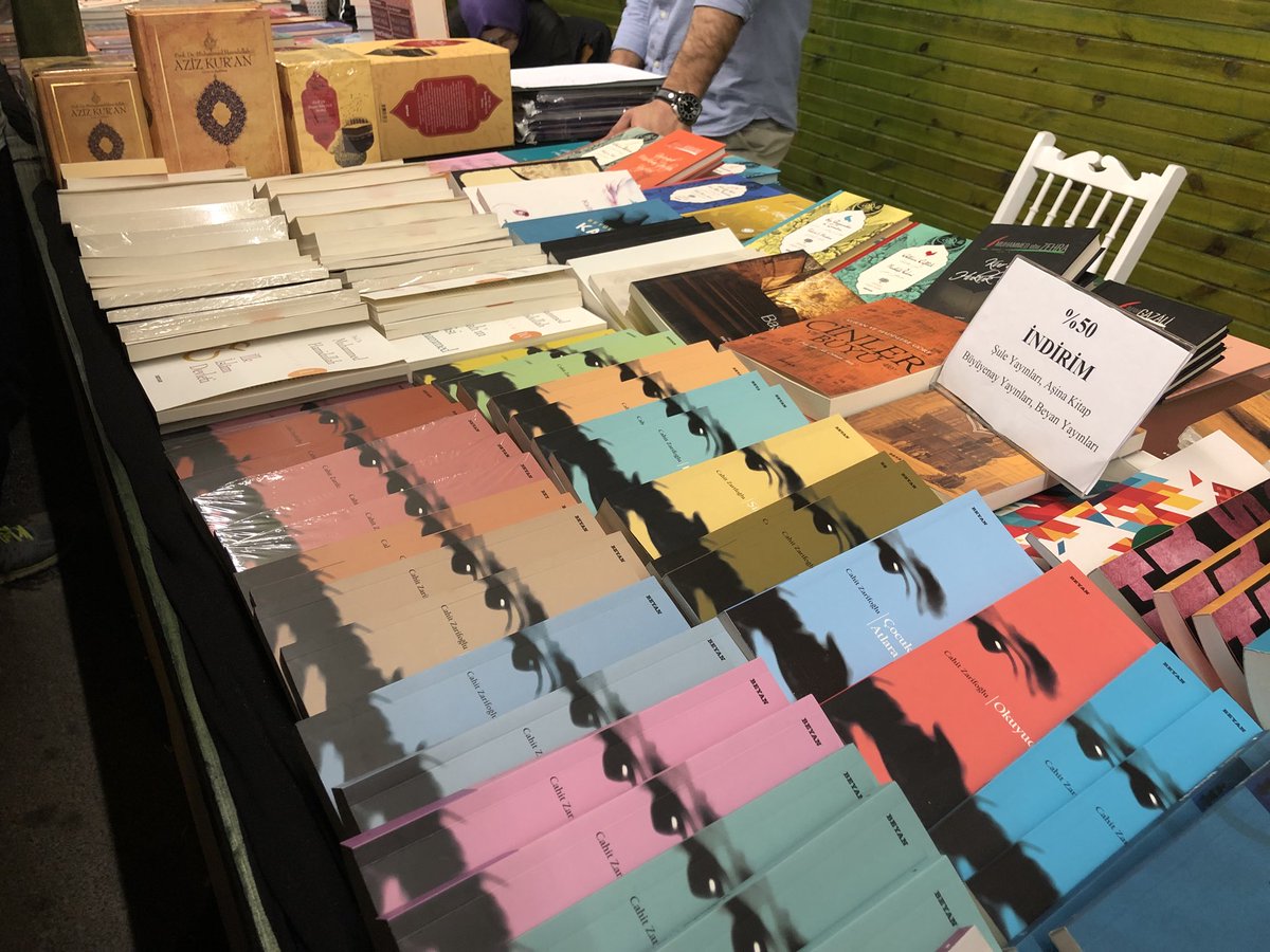 Çınaraltısohbetlerinde hediye kitaplar sizleri bekliyor...!
 
Cumartesi günü (19/05/2018) saat 23:59'a kadar bu tweet’i RT yapan "2" kişiye 6 kitaptan oluşan bu set hediye edilecek...

Kitapseverler Çınaraltısohbetleri’nde buluşuyor...

“Çaylar Bizden, Sohbet Sizden”