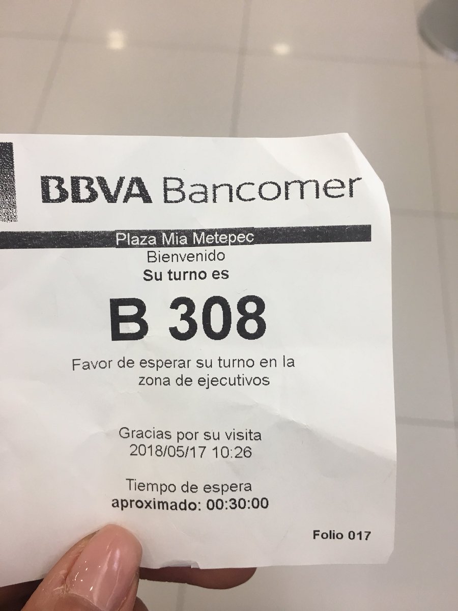 Myr_RobRos's tweet photo. Ni a quien irle?!?!? #BBVABancomer  cuáles 30min?! llevo mas de una hora esperando!!! Y a parte supera carotas de los ejecutivos y que decir de la #Gerente de la sucursal 🤮@BBVABancomer https://t.co/kaEFyo1pWw