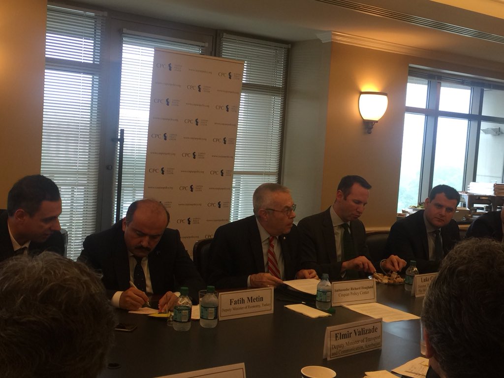 caspiancenter's tweet photo. Ambassador Richard E. Hoagland delivering opening remarks at the CPC @caspiancenter and @Heritage round table on the eve of #TransCaspian2018 https://t.co/BK5EHMfgHk