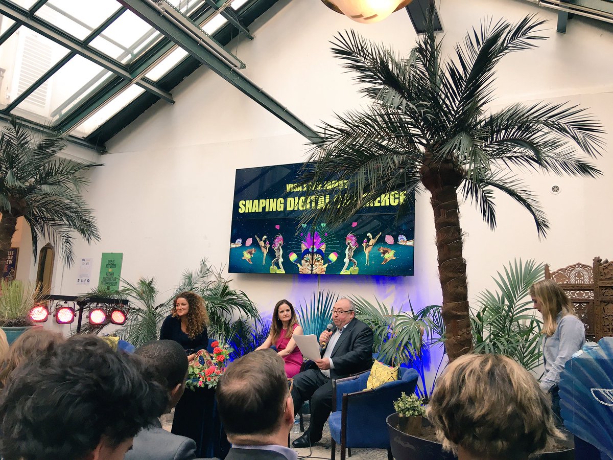 Visa_Fr's tweet photo. Le Fireside chat avec @Alice_zag, @Manu_Lechypre et Charlotte Hogg commence ! #ShapingDigitalCommerce https://t.co/oddLO2uw4M
