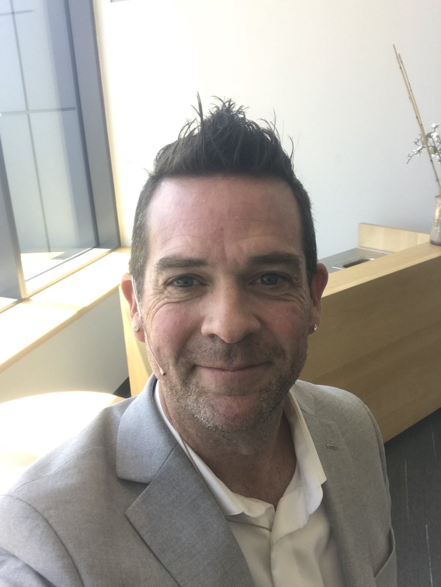Techbradwaid's tweet photo. Here we go! Time to give the closing keynote at #mobilesummit2018 #AugmentedReality #VirtualReality #ArtificialInteligence https://t.co/1lbYCAt9Sp