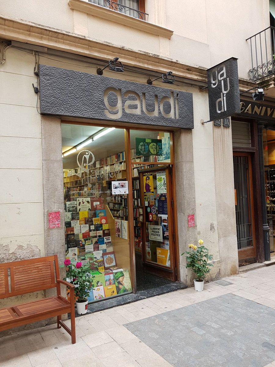 Amants de la #Garrotxa, hem afegit dos punts de venda fora de comarques gironines! La Llibreria Gaudí de Reus i l'<a href="/horitzons/">Llibreria Horitzons</a> de Barcelona. Gràcies per la confiança!