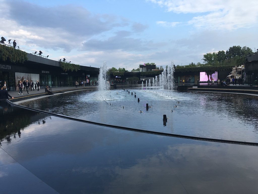coutelier18's tweet photo. Inauguration du village de marques à villefontaine #grandiose ! https://t.co/bcIHDvzLFV
