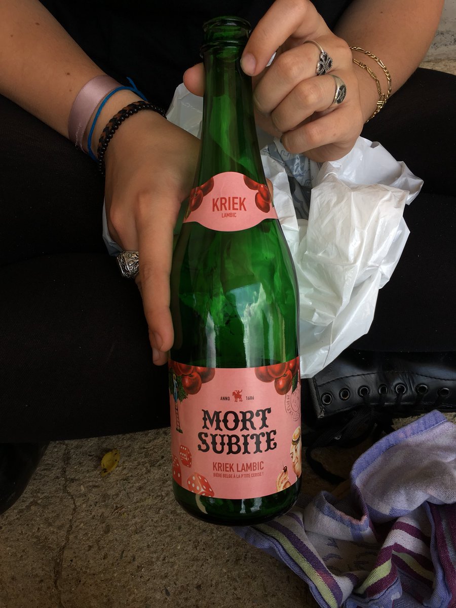 avalanchedemots's tweet photo. Meilleure bière du monde 😍😍 (@manonfloury c’est pour toi, si tu m’achètes une bière c’est celle là ou rien du tout, c’est la seule que j’aime 😂) https://t.co/OJsFUlZgGv