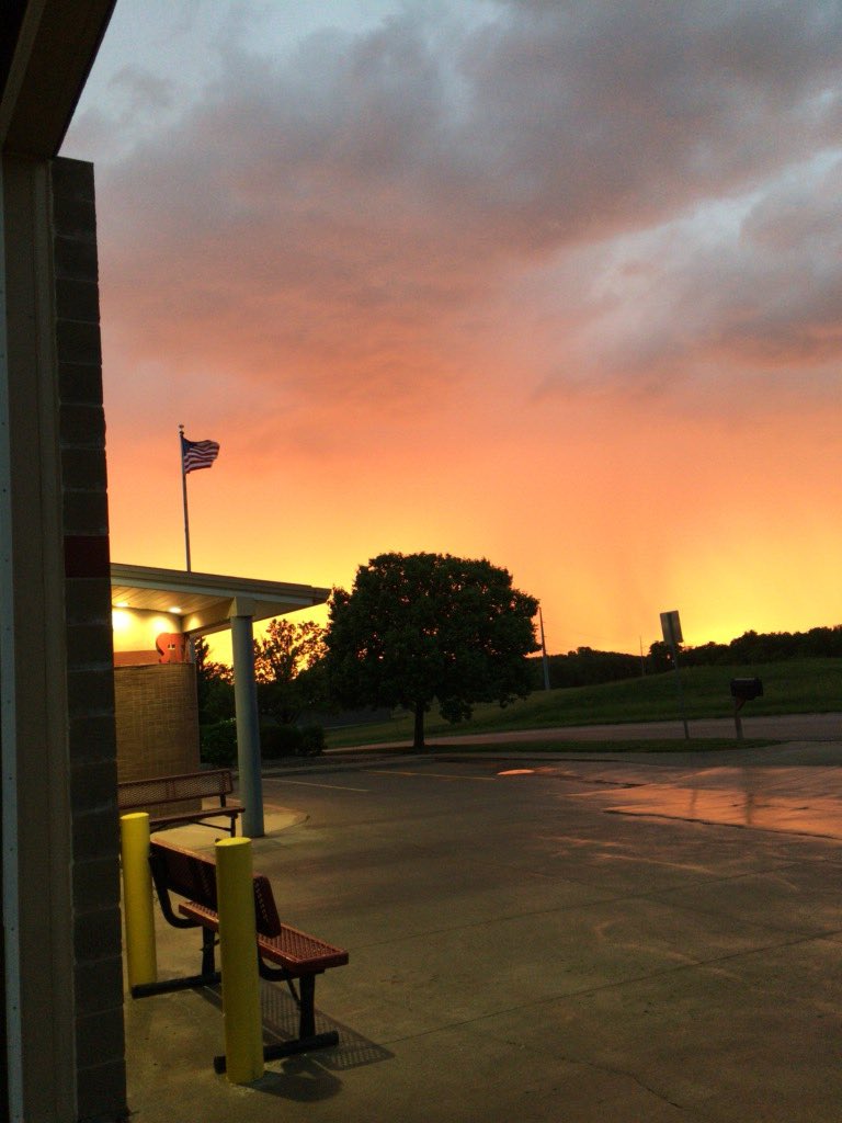 firewat4's tweet image. Last nights sunset after the storm rolled through. #firefighter #4896 #firehouse #moweather