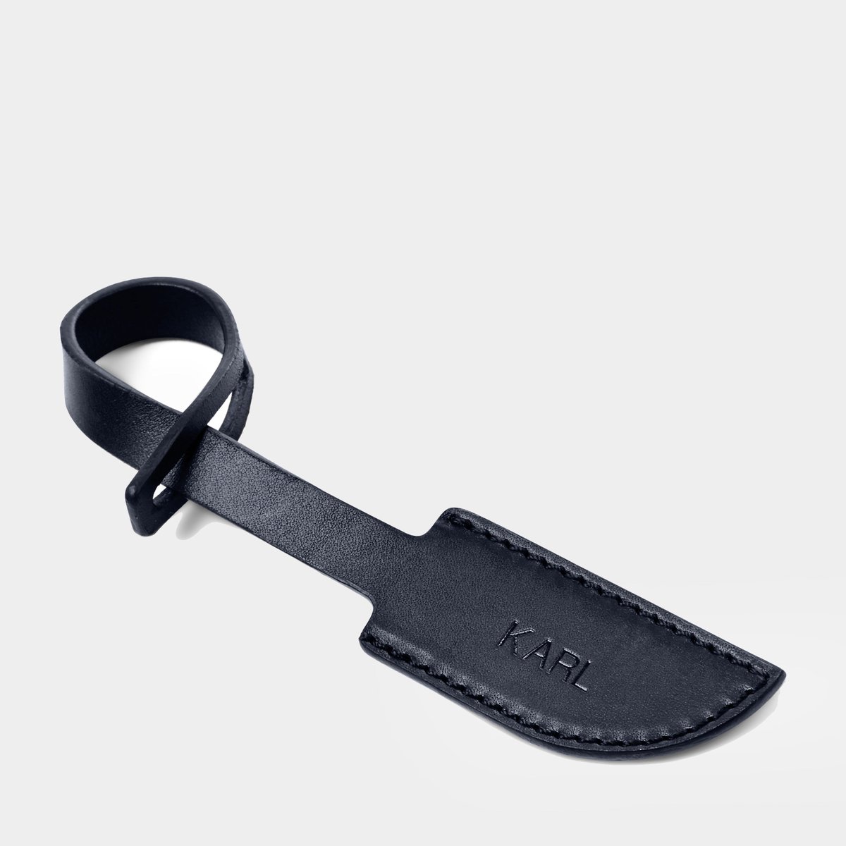 carlfriedrik's tweet photo. An elegant luggage tag to personalise your Carl Friedrik bag. Emboss your initials or name, up to 6 letters. #carlfriedrik #luggagetag #leathertag #leatherbag #mensstyle #mensbags https://t.co/P2MudxDaNT