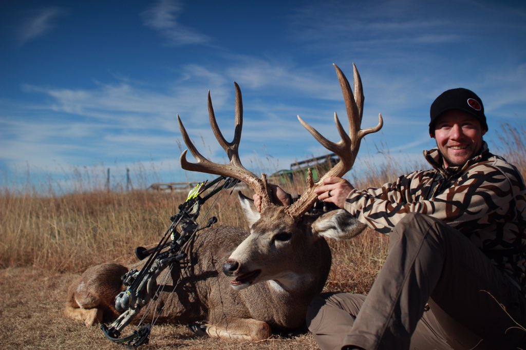 Evan_R_Williams's tweet photo. #tbt to my 2016 Kansas Public Land Mule Deer!
-
#huntlete #teamhoyt #treadheavy #publicland #muledeer #hoyt #archery #hunter #kansas #weliveit #qalo #eastonarrows https://t.co/R0aUwmLDXY