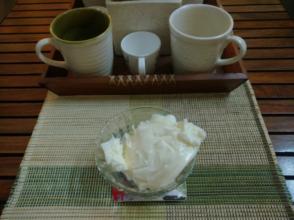 VandanaMegastar's tweet image. Dear friends, Home made butter, hope you like it. Made it today:-) Buttery evening to twitter world 😊 #Bengaluru #HomeMadeButter