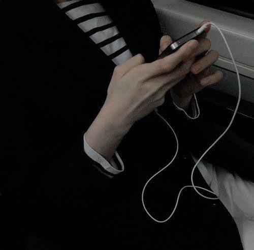 OnnyReview's tweet photo. Meaning มือผู้ชายในอุดมคติ มีความเรียวยาวของนิ้ว ดูแข็งแรง มีเส้นเลือดขึ้นบ้างประปราย เป็นส่วนที่ sex appeal กระจายมาก เชื่อว่าผญ.หลายคนชอบสังเกตมือผช.เหมือนกัน https://t.co/TO3piaHMdQ