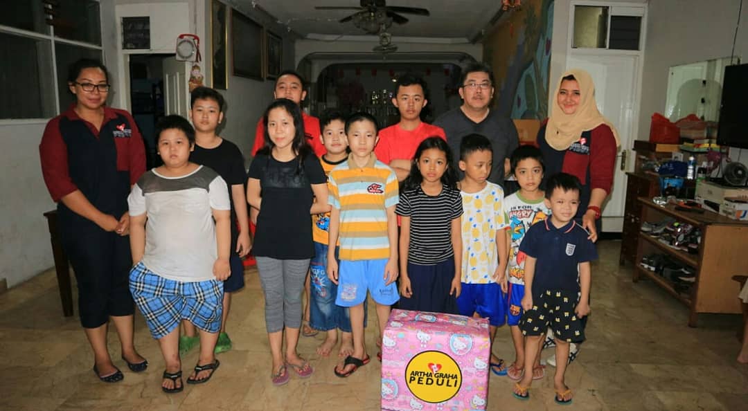 agpeduli's tweet photo. Memperingati #HariBukuNasional , #agpeduli memberikan sumbangan buku yang di kumpulkan dari para karyawan Artha Graha Network.

Kategori buku yang di berikan yaitu anak-anak, pendidikan, umum, buku tulis, dan beberapa peralatan mengambar #AGPberbagibuku #1bukuharapanbaru https://t.co/PlwSaBHXyj