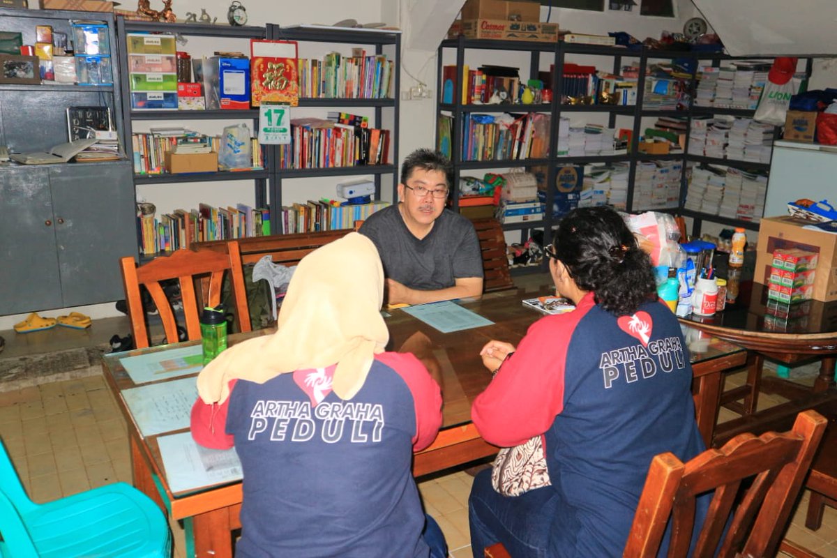 agpeduli's tweet photo. Memperingati #HariBukuNasional , #agpeduli memberikan sumbangan buku yang di kumpulkan dari para karyawan Artha Graha Network.

Kategori buku yang di berikan yaitu anak-anak, pendidikan, umum, buku tulis, dan beberapa peralatan mengambar #AGPberbagibuku #1bukuharapanbaru https://t.co/PlwSaBHXyj