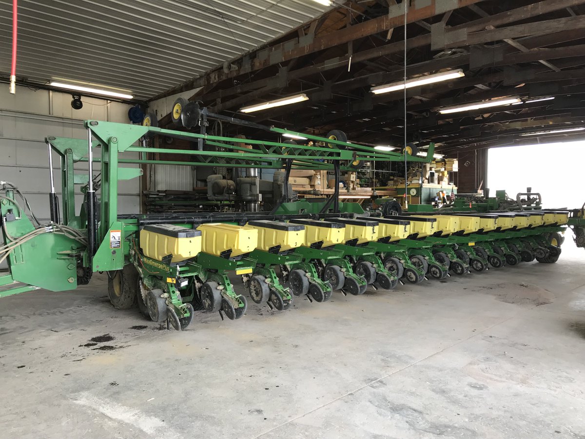 TriGreenTractor's tweet photo. A big shoutout to our Service Department in Flora as they worked tirelessly on this customer's planter to get them back to the field in less than 24 hours.  Normally a job like this would have taken 2-3 days to complete.  Way to go guys! https://t.co/mqWrGZ7WJm
