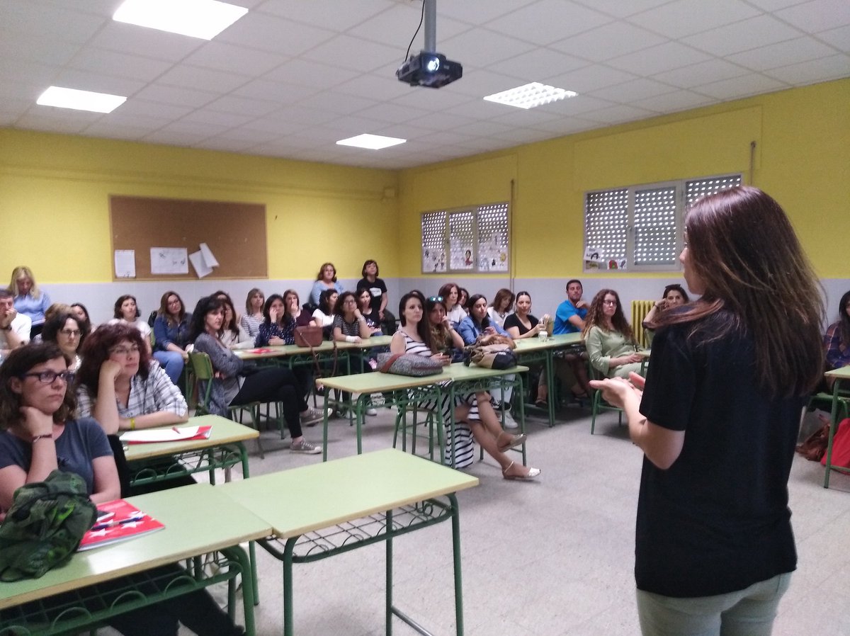 morenobermudo's tweet photo. Ponentes empezando a compartir sus experiencias emocionantes en #jornadasemocionantes #RedformacionMadrid @ctifmadrideste https://t.co/OTTJcqA8Fv