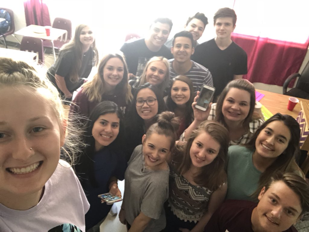 SB_Lindholm's tweet photo. Our last group photo together !! Love these kiddos so much! So proud of what they’ve accomplished and super excited for their future. @Magnolia_StuCo https://t.co/yC33L7B81C