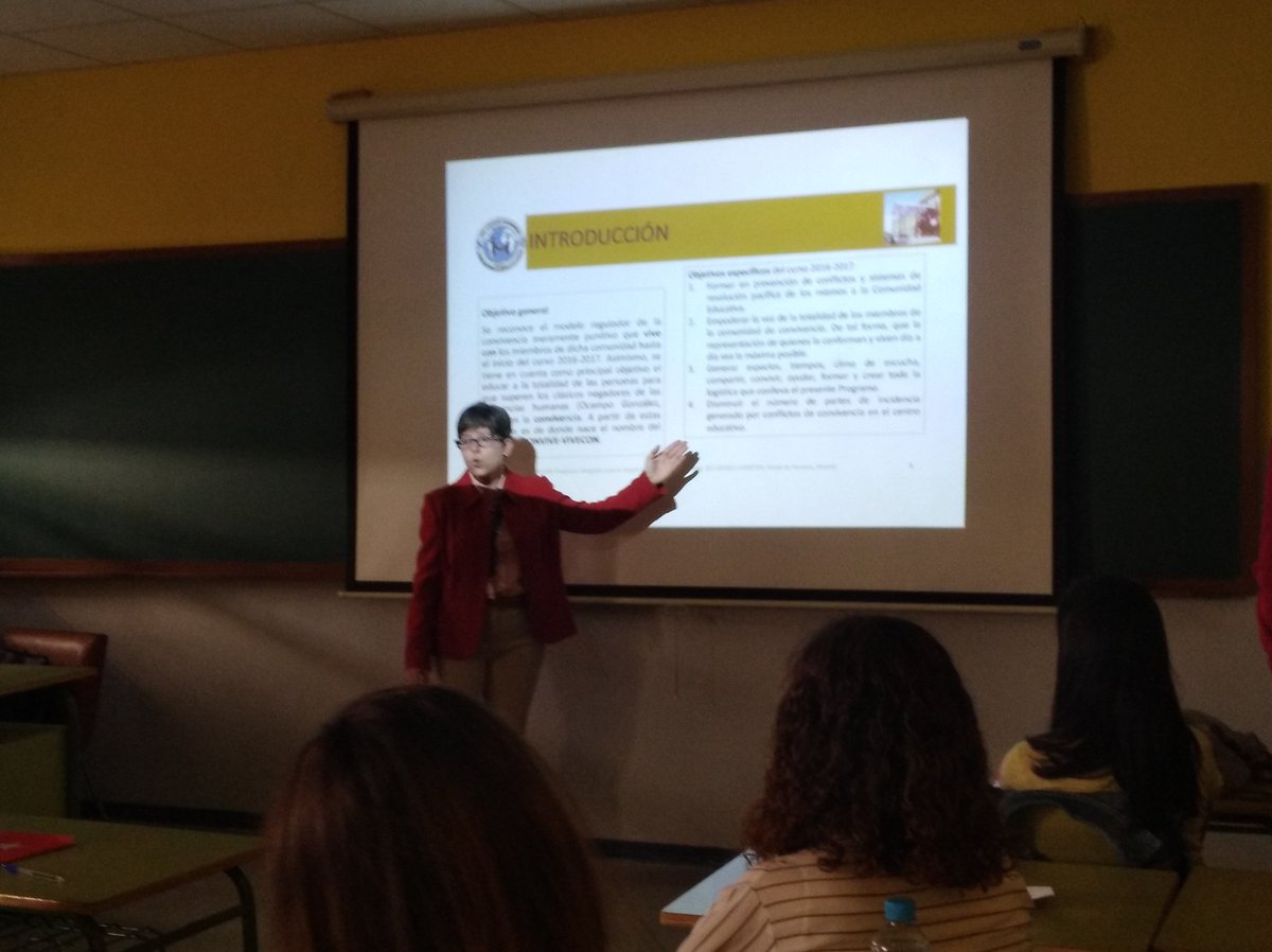 morenobermudo's tweet photo. Ponentes empezando a compartir sus experiencias emocionantes en #jornadasemocionantes #RedformacionMadrid @ctifmadrideste https://t.co/OTTJcqA8Fv