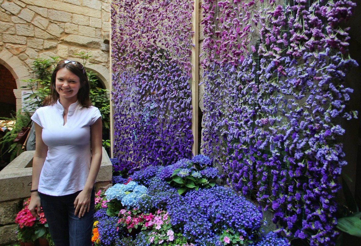TravelCatsBlog's tweet photo. Girona is blooming with flowers! 💐 The Temps de Flors is a very popular flower festival here with over 100 floral displays scattered throughout the city center! 🌺 🌼🌹🌸🌿🌻🌷 #TempsdeFlors #incostabrava #Girona https://t.co/eMUMZFzwO0