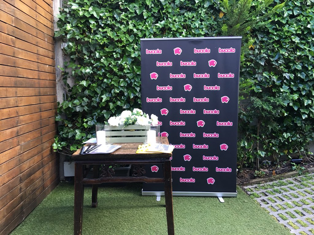 AIBeeHive's tweet photo. Que bonito nos ha quedado nuestra recepción con photocall al Kteam! 🦋🐝. Casa Club. Calle Pinar 17, 19.30h #Madrid. #InteligenciaArtificial e #InteligenciaColectiva aplicada en nuestra App @buaala. Vamosss @knowdler @KnowdleMedia https://t.co/SEjFWQs9iU