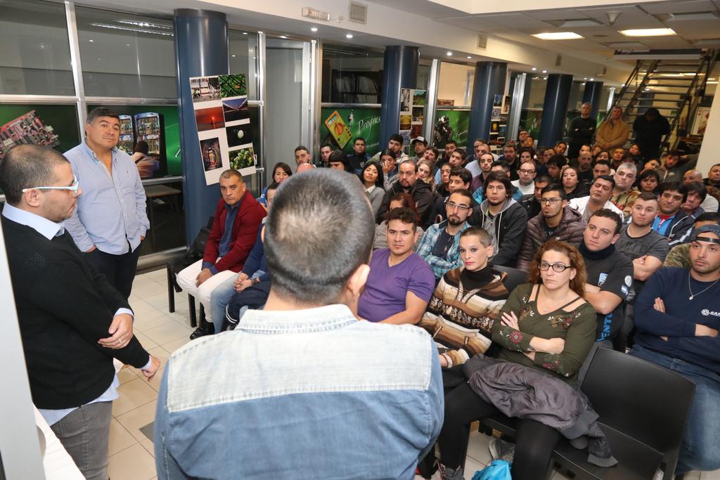 SubOrganizacion's tweet photo. Charla con delegados de diferentes empresas sobre el #Dia Internacional contra la discriminación por orientación sexual e identidad de genero,  a cargo de  @RamonMuerzaSEC
@patapata121
@DanyFreeAlone

#ElEquipoDeRamonMuerza 
#UnidosPodemos 
#StopLGTBfobia https://t.co/HjbtvEhFD7