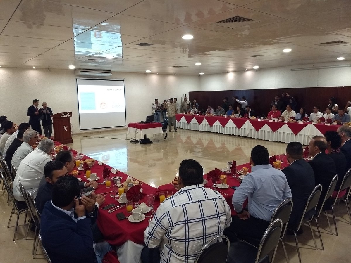 Hemos firmado con la Confederación de Trabajadores de México (CTM) un Convenio de colaboración técnica que será benéfico para los empresarios de la industria de la construcción y los trabajadores agremiados a la CTM.