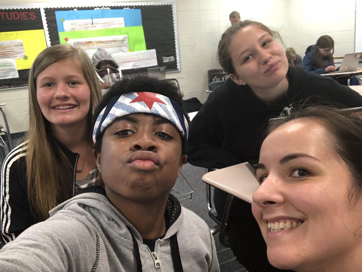 MrsMalerk's tweet photo. 4th block selfie https://t.co/1shlltmyTd