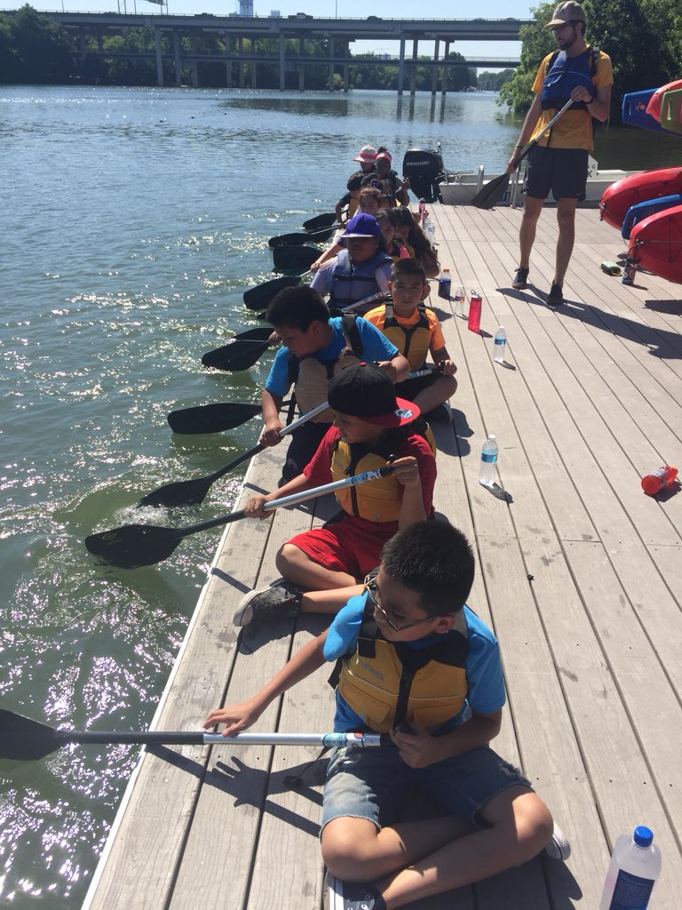 MrStephenson27's tweet photo. Thanks to riversense and @RowingDock for allowing @BrookeLions 4th grade to learn how to canoe today. @AISDHealthPE @AISDSupt https://t.co/3WVjBcd7L8