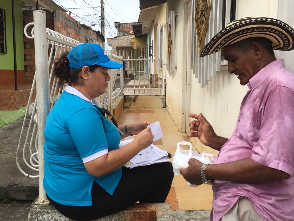EdubaBca's tweet photo. Hasta el barrio La Tora, cuadra F llegó el día de hoy la unidad jurídica y social de #EDUBA con el fin de realizar visita técnica a 21 viviendas que en la actualidad no cuentan con titulación de predios. @alcaldiabarranc @desecheverry https://t.co/IaiV2bJw1E