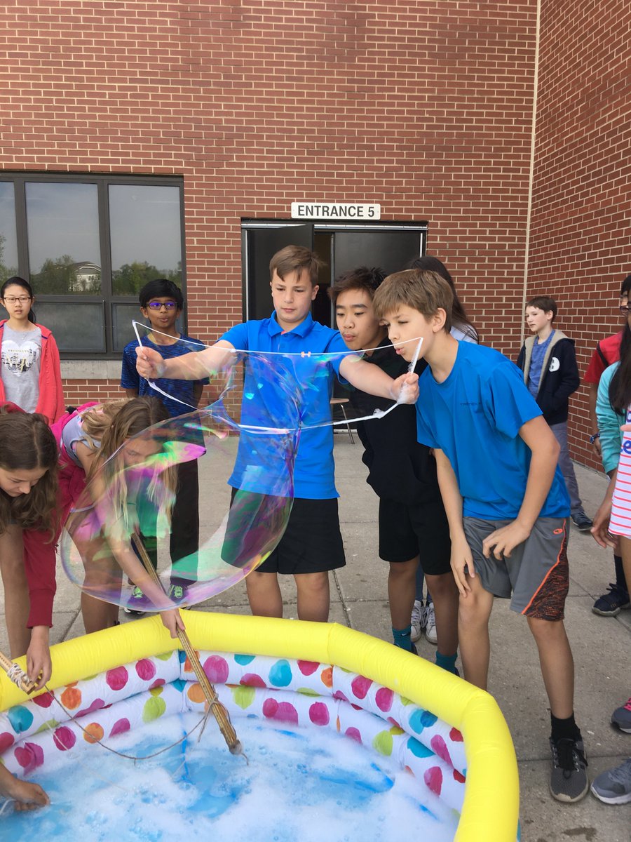 AmyCBoucek's tweet photo. Students were amazed that baking powder was able to improve their bubble formula. https://t.co/dRyK8Hy6of