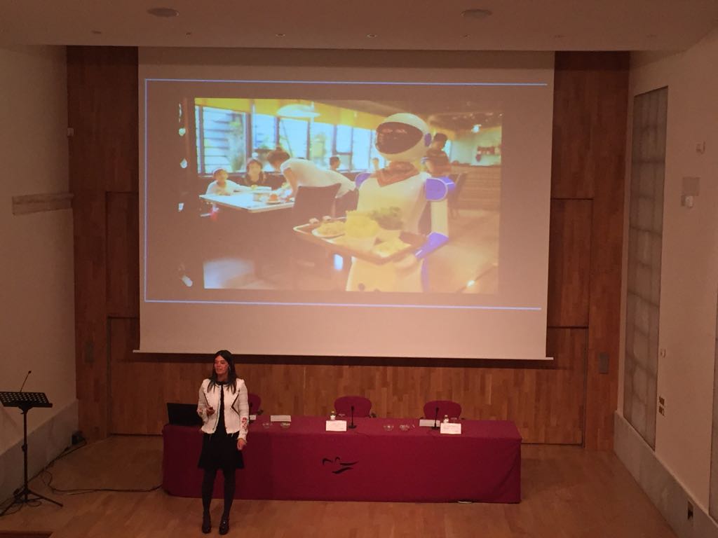 "En 2020 hablaremos más con chatbots que con nuestras parejas", nos adelanta <a href="/slealm/">Silvia Leal</a>. #encuentrosburgos18