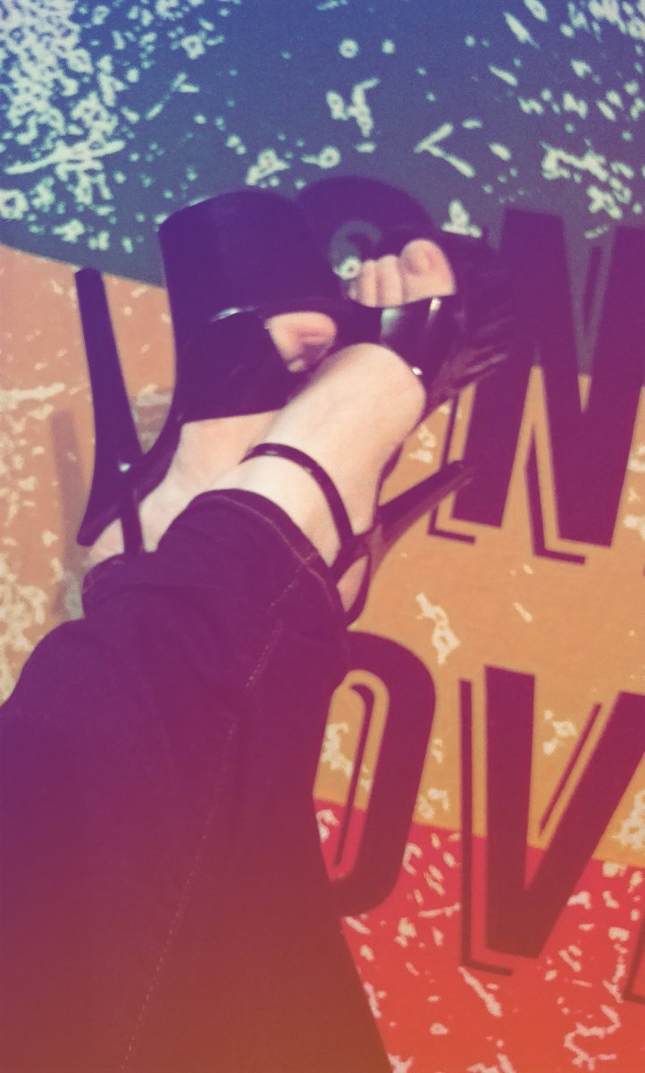 GoddessJPeach's tweet photo. Toes in need of a painting 💅 
Since you can't paint them for me, you can get them painted for me!
Highest tribute picks color and gets a video 

@BrokeRTPig @tonybobo3 @RTP1G @RT_Pig @RTmutt @RT4D1 @rtdumb @rtjackass @RTfindomwhore @rtfindom https://t.co/ysLDZB62Vn