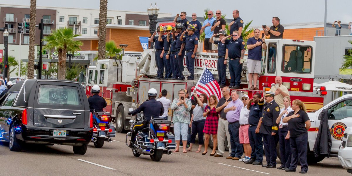 THEJFRD's tweet photo. Respect....the next step in the grieving process as police officers, firefighters, and citizens line the route of Officer Lance Whitaker as he is transported to the funeral home from the ME @JSOPIO @TheRealFOP530 https://t.co/8SgkvwpZf9