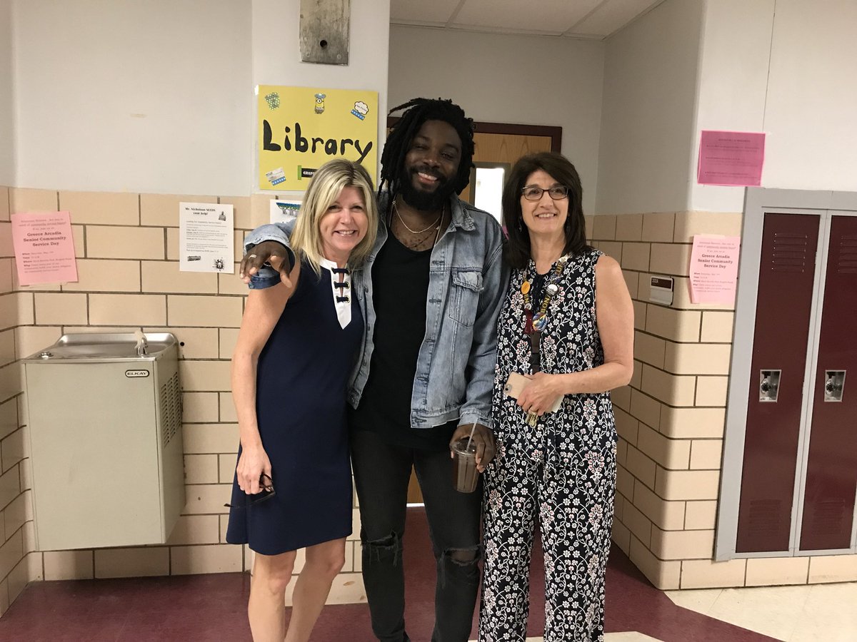 CynthiaSchwind's tweet photo. Wow! What an amazing opportunity for our students @GreeceCentral Thank you @JasonReynolds83 #inspiring #engaging #booklove @cldixon @GreeceArcadia @PettiferSuz @JulieParsons203 @LoriGaenzler @BNBuzz @GCSDsuper https://t.co/wXiuw9J1Gj