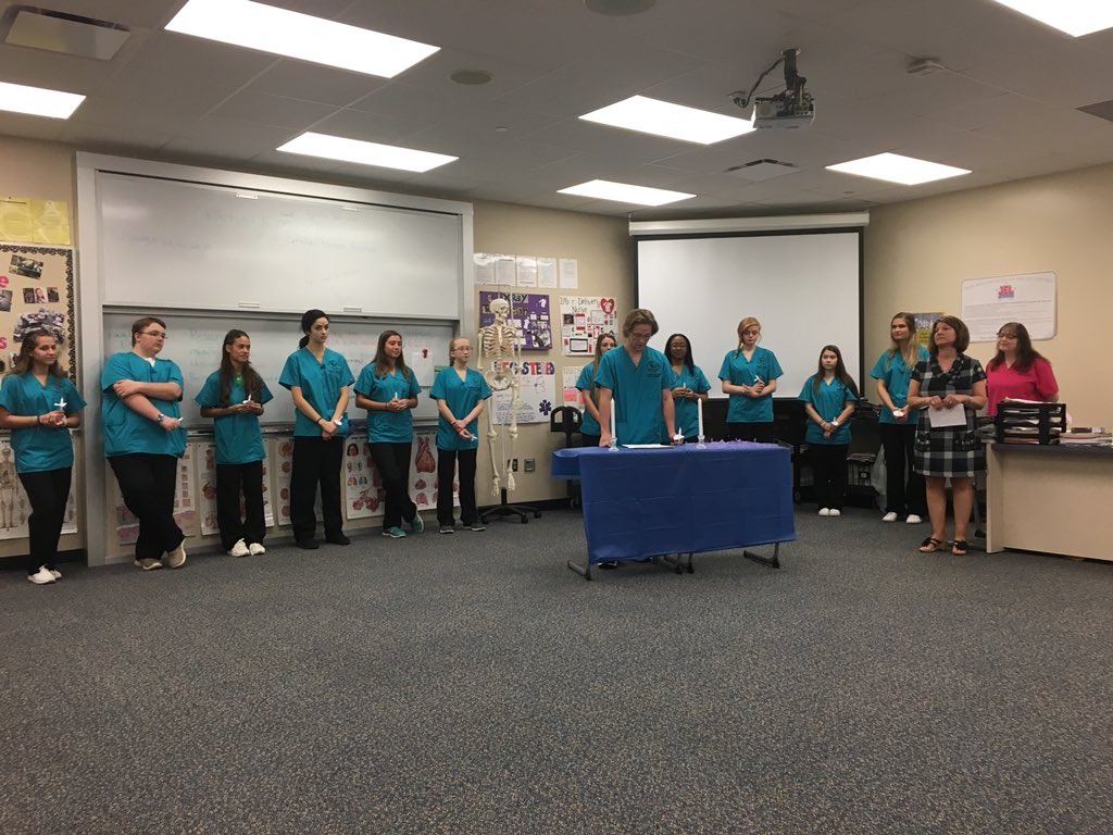 UrbanJason's tweet photo. Congrats to all the FHS Health Careers students honored at today’s pinning ceremony. Many will study nursing or work in a health related field @JELCC https://t.co/6QQNVzfhb7