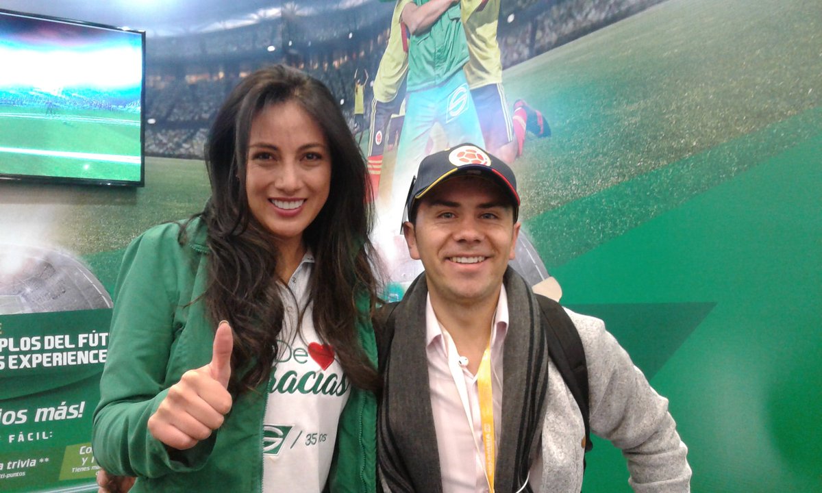 Servientrega_ms's tweet photo. Felices ganadores en #EXMA2018 #Golazo #GolazoServientrega #GorraOficial https://t.co/gWFtgIurMg