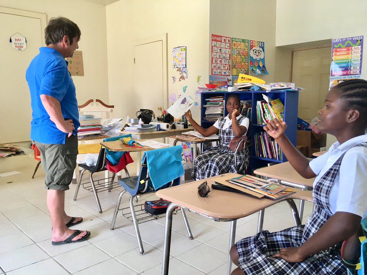 1World_Gallery's tweet photo. One World Gallery lecture program commences on #saltcay #turksandcaicos. Grand Turk tomorrow. https://t.co/SxinJgs148