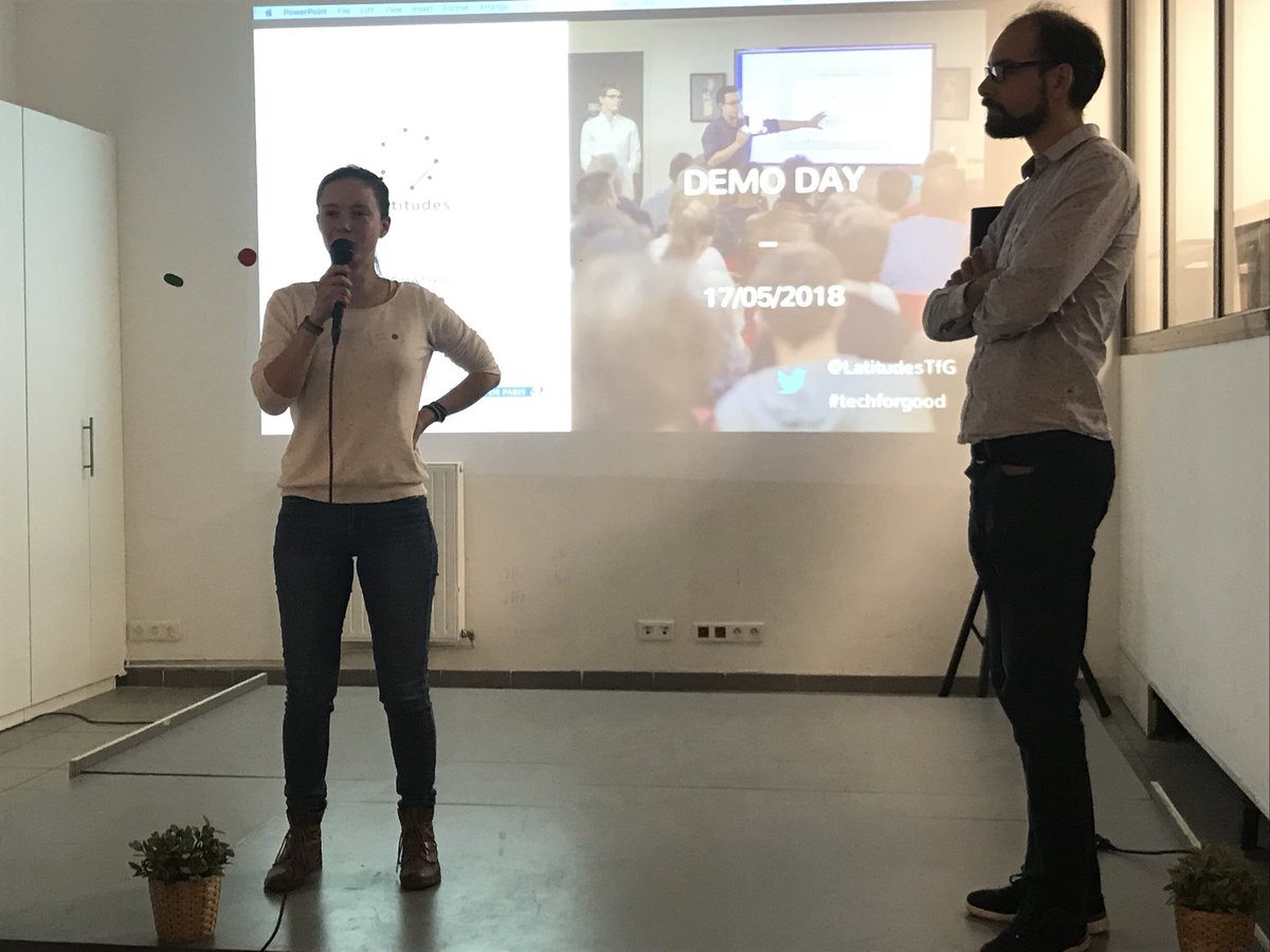 centralesupelec's tweet photo. L’association @LatitudesTfG fête sa première bougie à @LaPaillasse ce soir. A été créée par des élèves-ingénieurs de l’Ecole : « les nouvelles tech au service de l’intérêt général » Au micro, Manon Léger, cofondatrice ! https://t.co/AXufFIjVSh